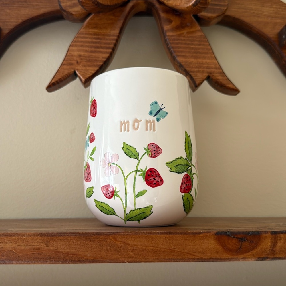 Limited Edition “Mom” Strawberry Garden Mug‎